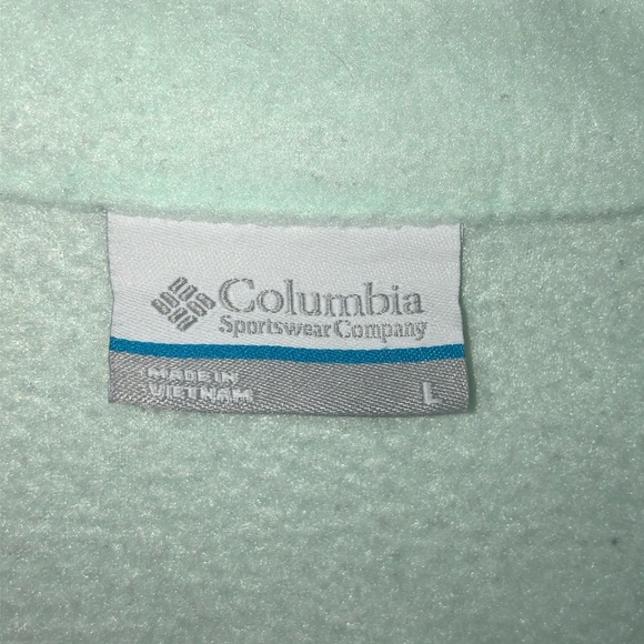 Women’s mint green Columbia Sweater! - Picture 3 of 3